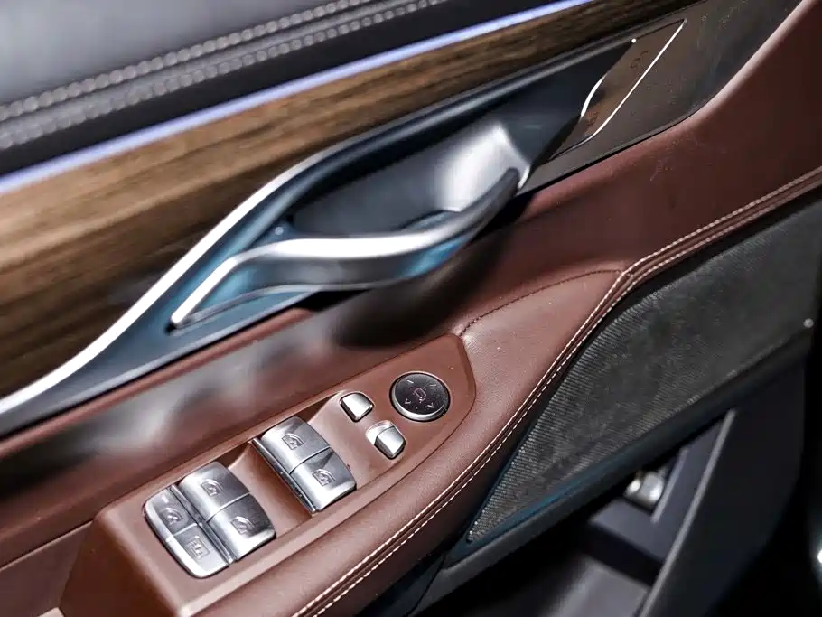 BMW 7 Series — фото 27