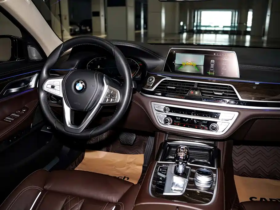 BMW 7 Series — фото 32