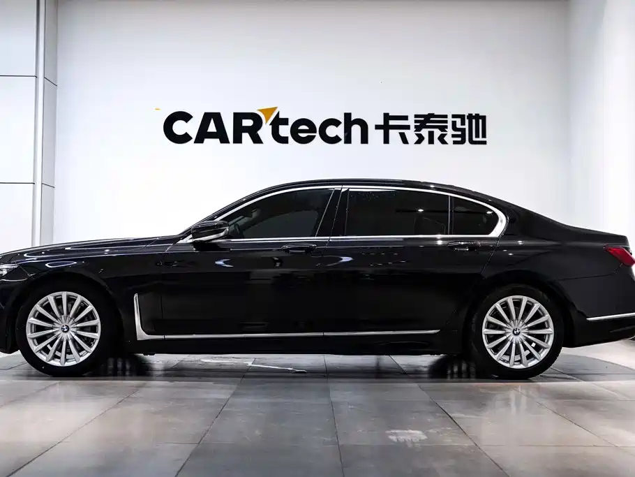 BMW 7 Series — фото 9