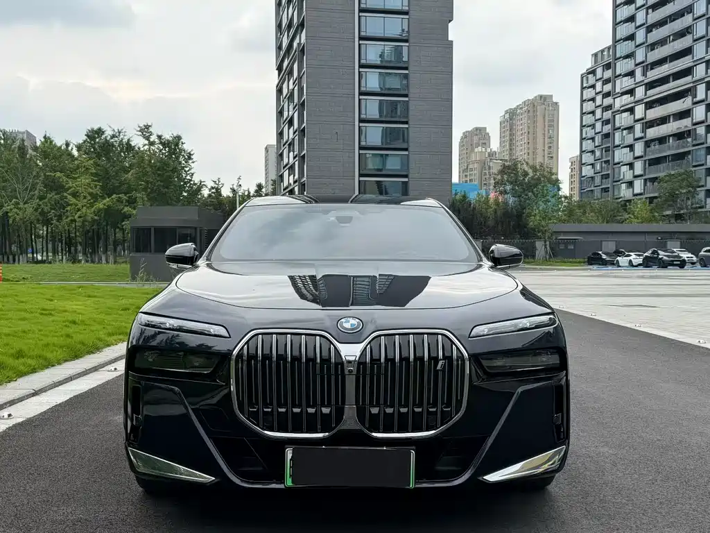 BMW i7 — фото 2