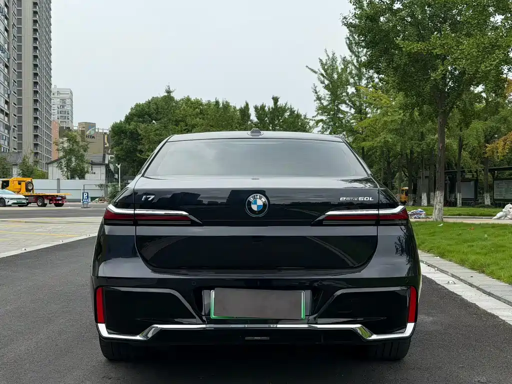 BMW i7 — фото 3
