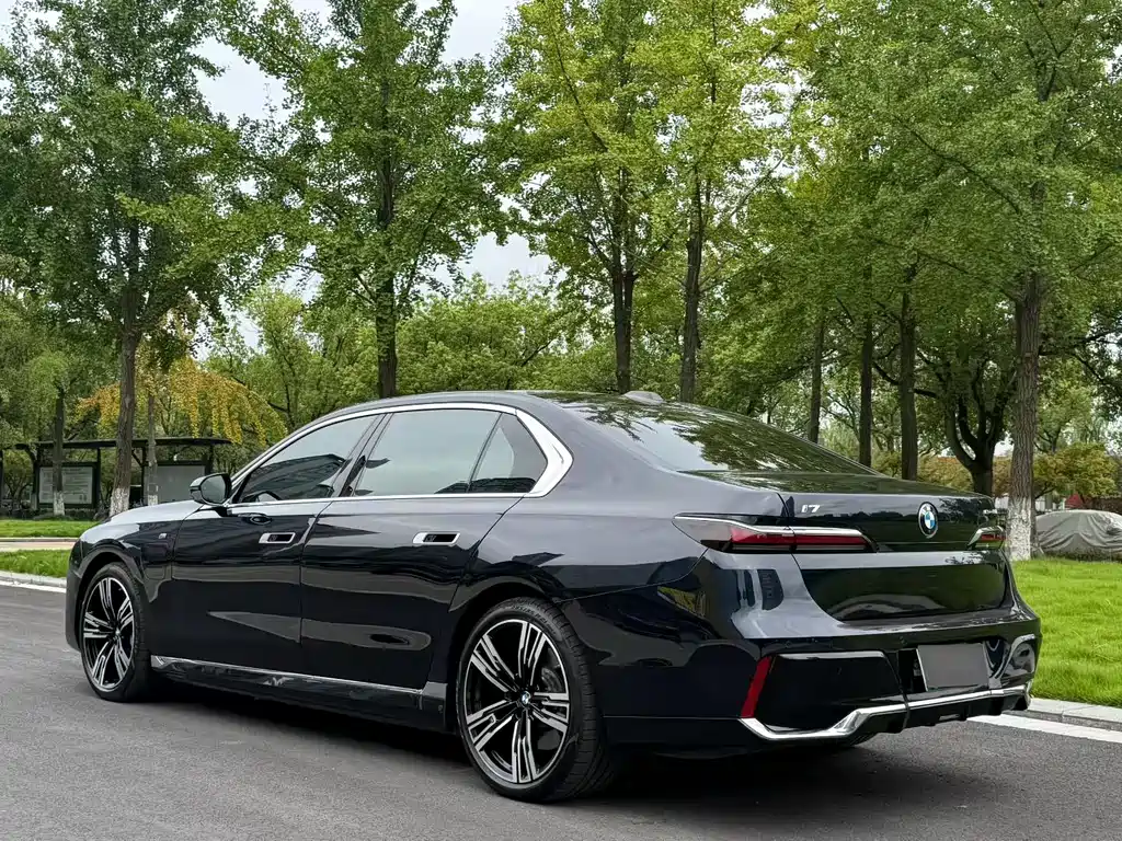 BMW i7 — фото 4