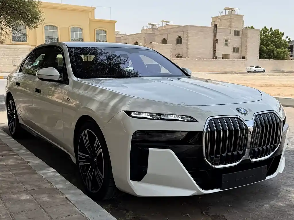 BMW 7 Series — фото 2