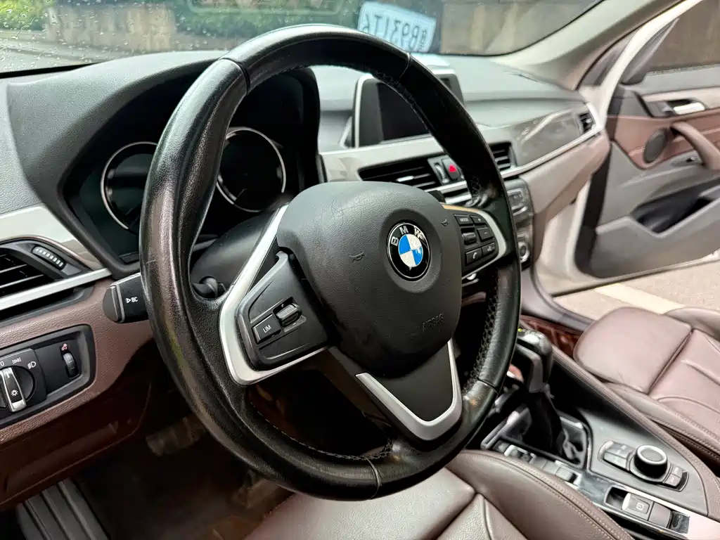 BMW X1 — фото 8