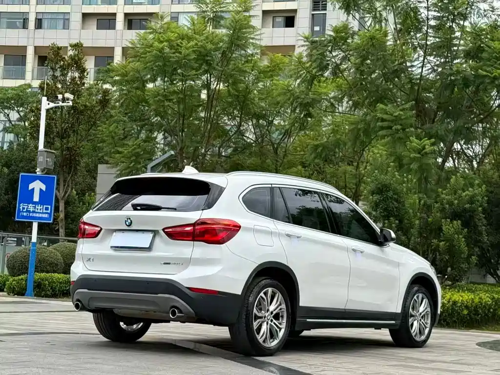 BMW X1 — фото 9