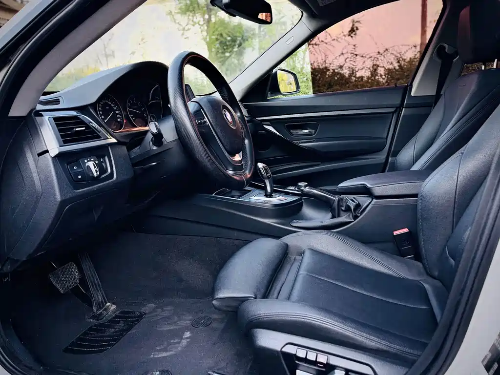 BMW 3 Series GT — фото 13