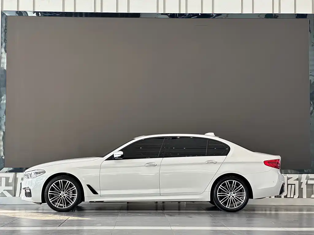 BMW 5 Series — фото 5