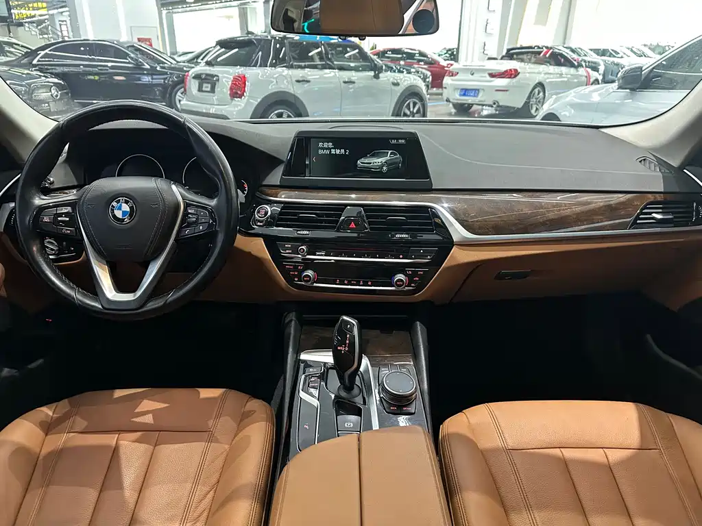BMW 5 Series — фото 9