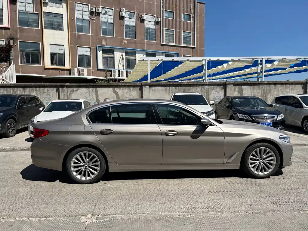 BMW 5 Series New Energy — фото 9