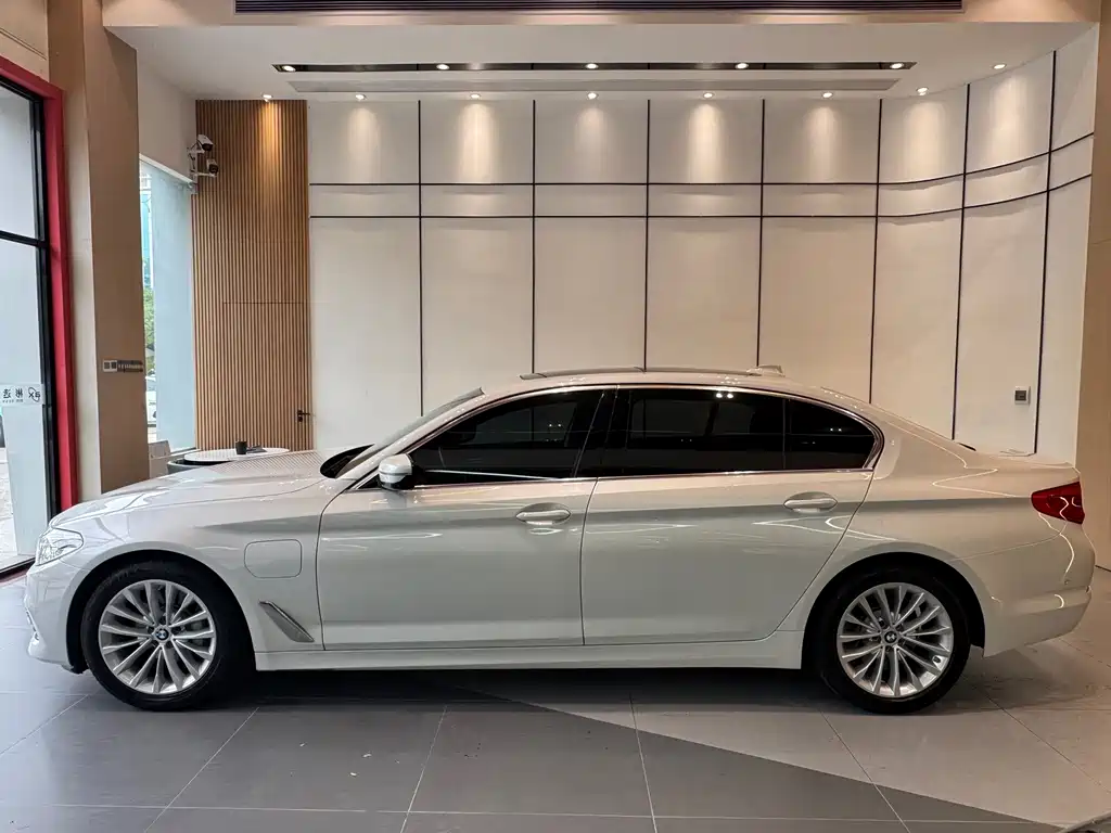 BMW 5 Series New Energy — фото 4
