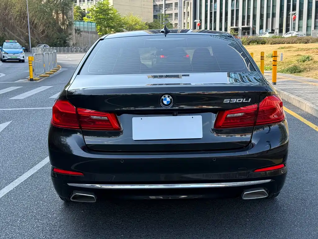 BMW 5 Series — фото 5