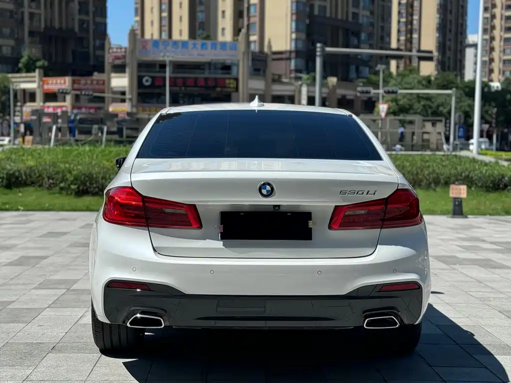 BMW 5 Series — фото 4