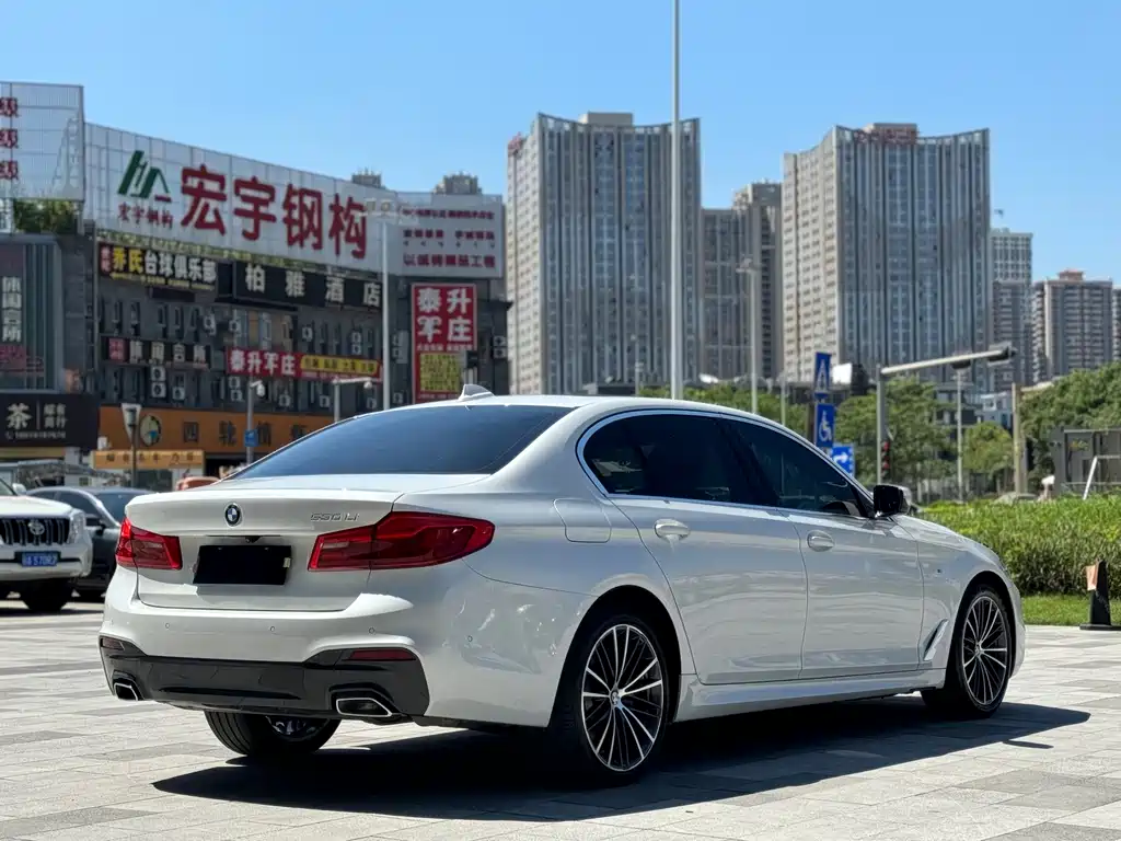 BMW 5 Series — фото 5