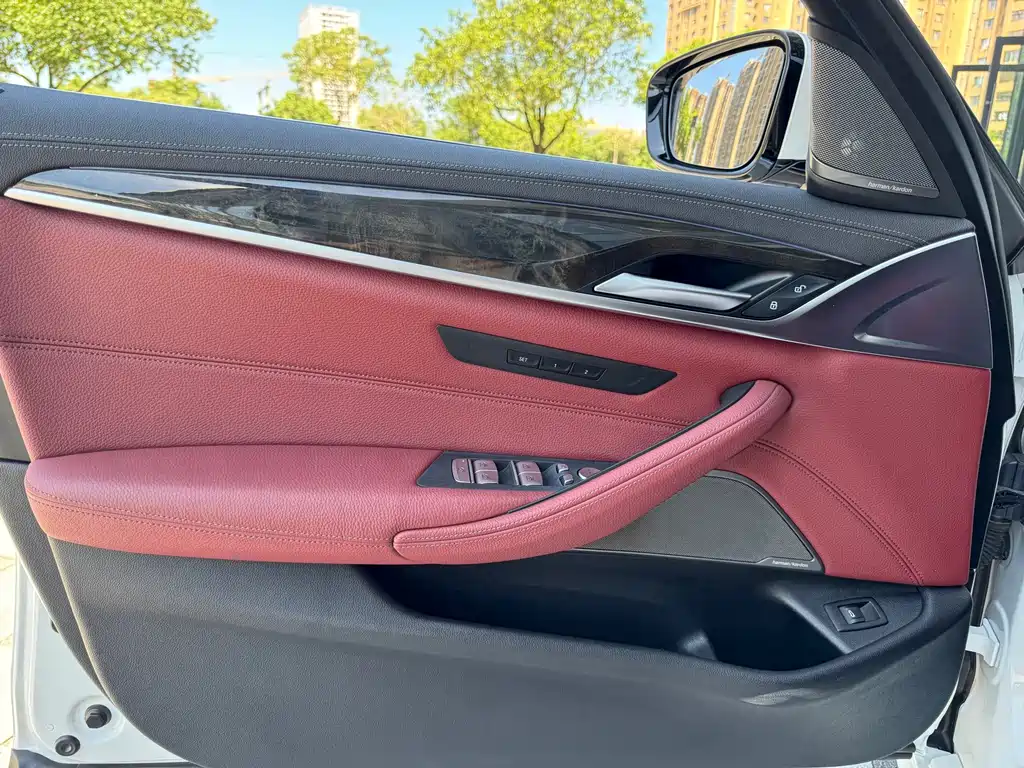BMW 5 Series — фото 10