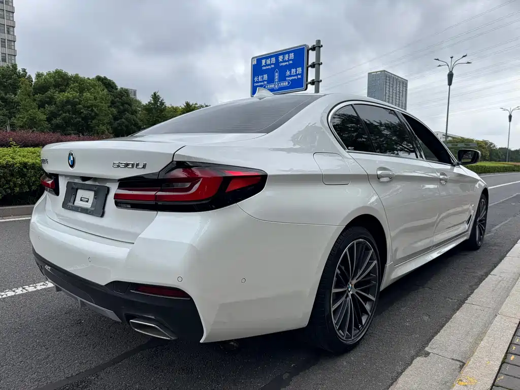 BMW 5 Series — фото 5