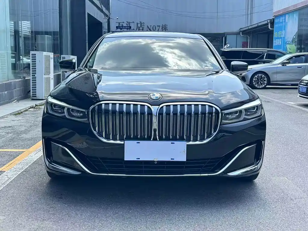 BMW 7 Series — фото 2
