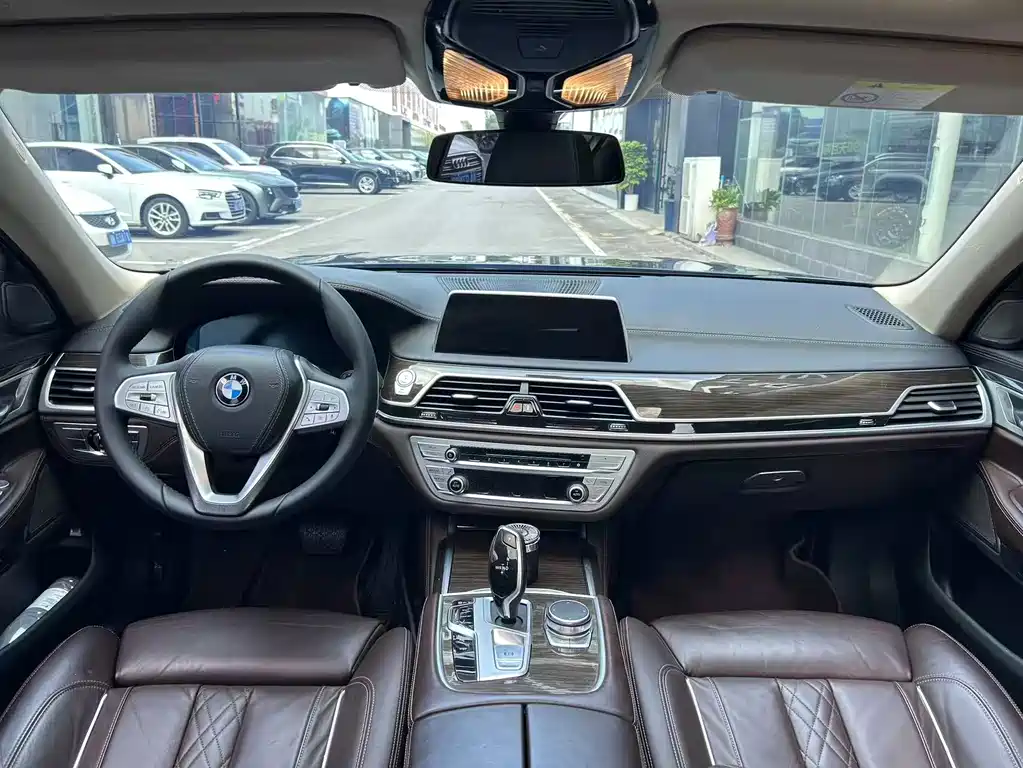 BMW 7 Series — фото 4
