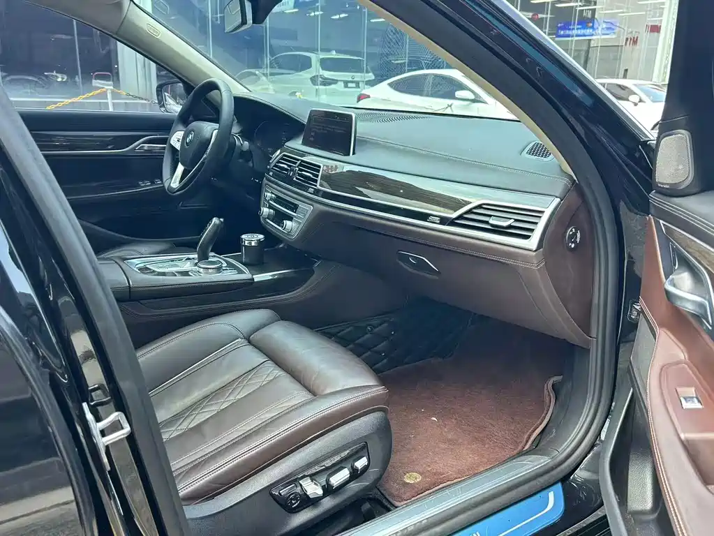 BMW 7 Series — фото 6