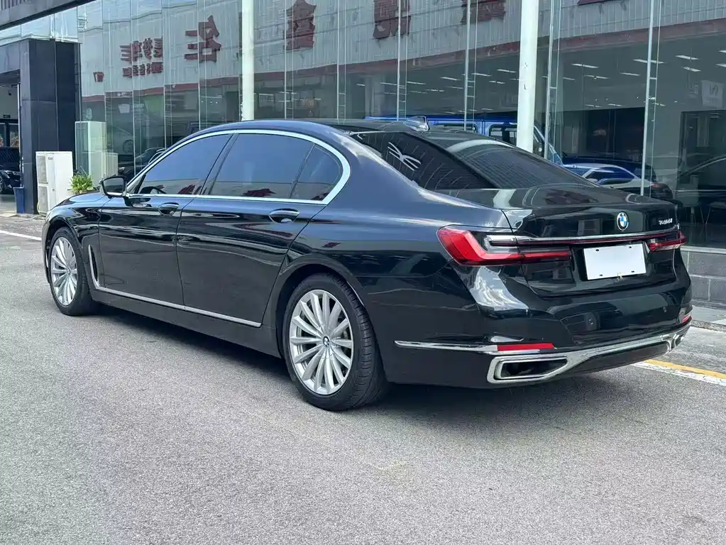 BMW 7 Series — фото 10