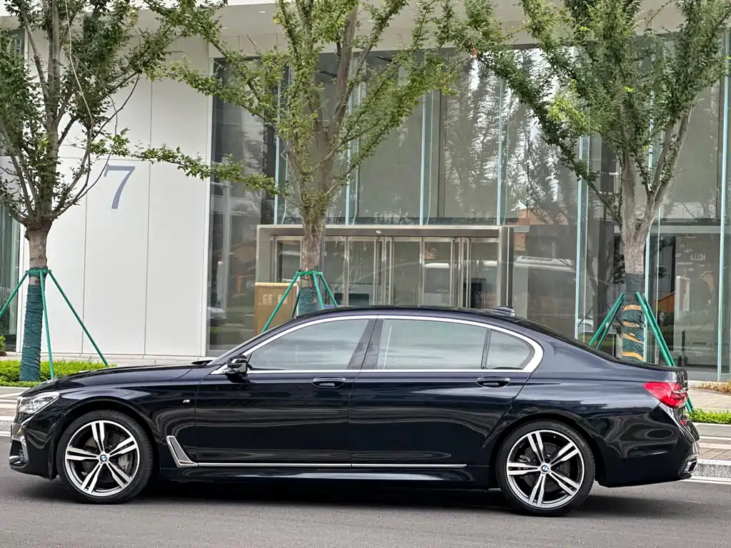 BMW 7 Series — фото 4