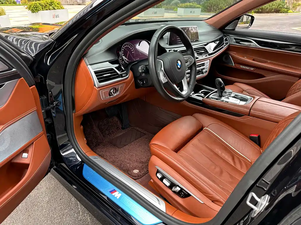 BMW 7 Series — фото 33