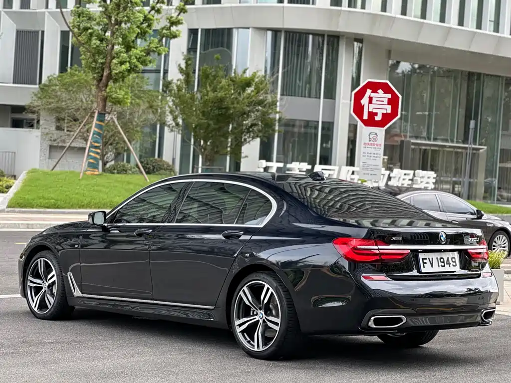 BMW 7 Series — фото 5