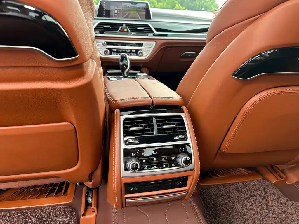 BMW 7 Series — фото 45