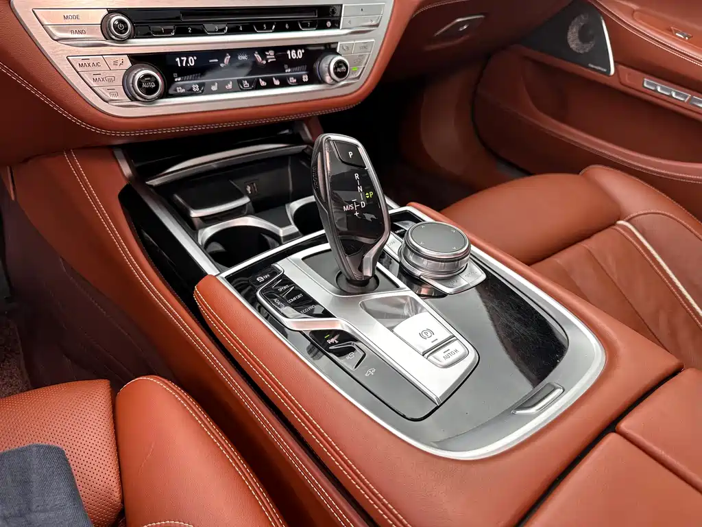 BMW 7 Series — фото 46