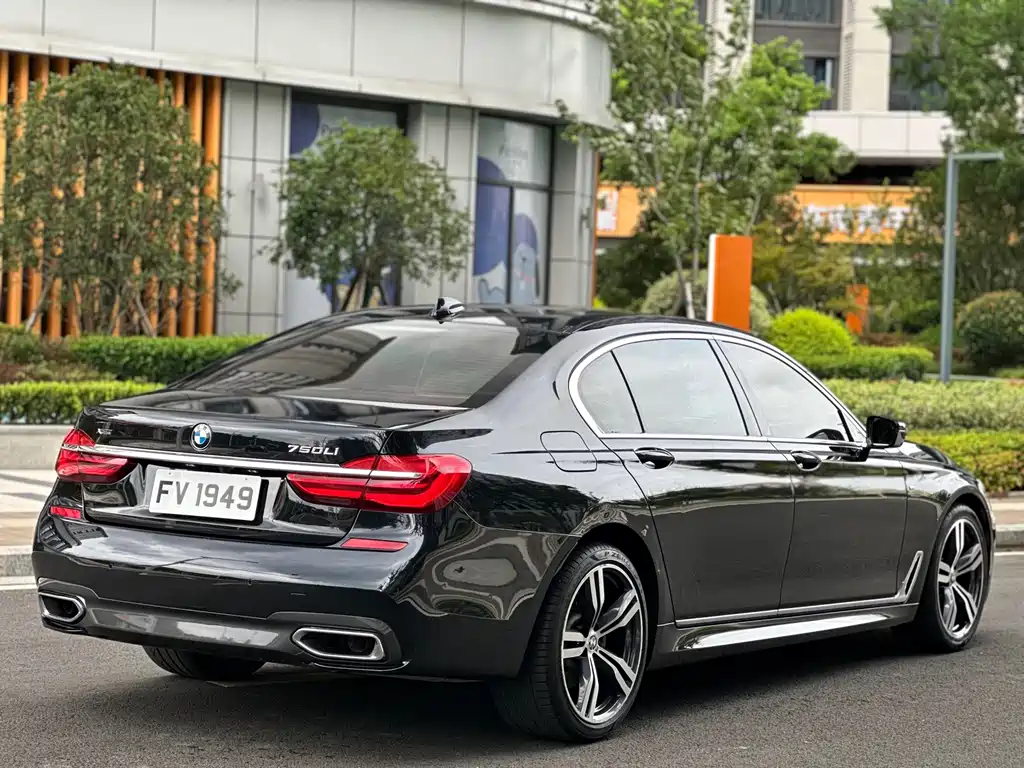 BMW 7 Series — фото 6