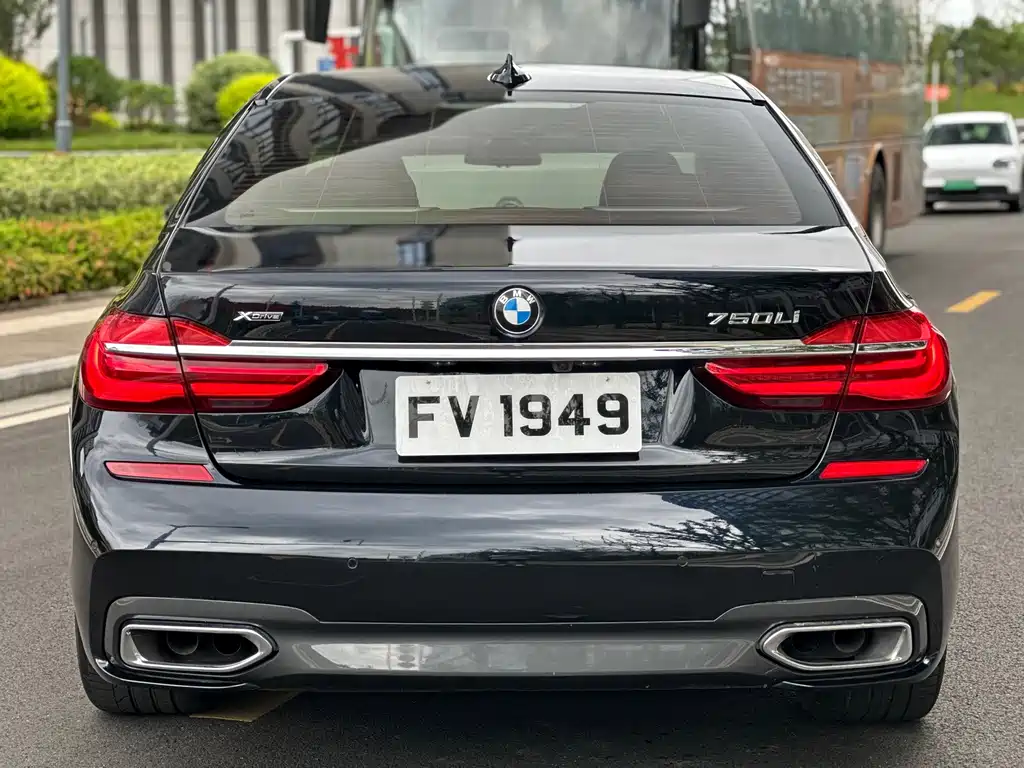 BMW 7 Series — фото 7