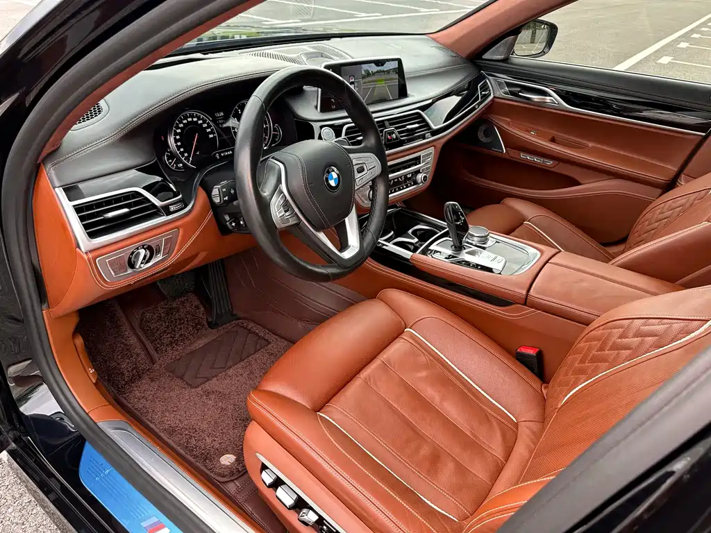 BMW 7 Series — фото 10