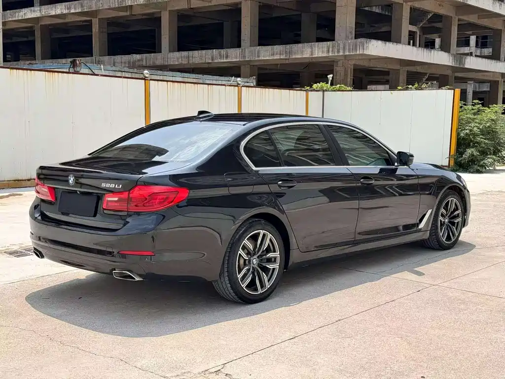BMW 5 Series — фото 4
