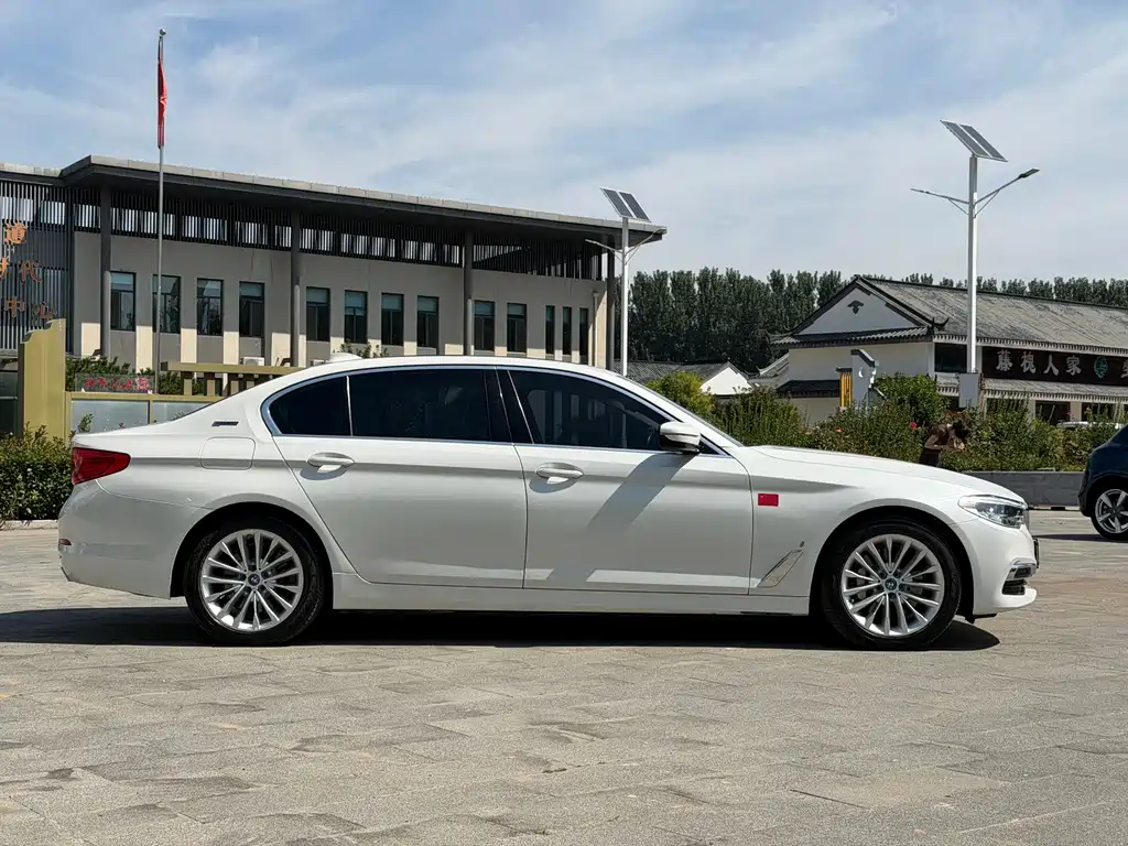 BMW 5 Series New Energy — фото 4