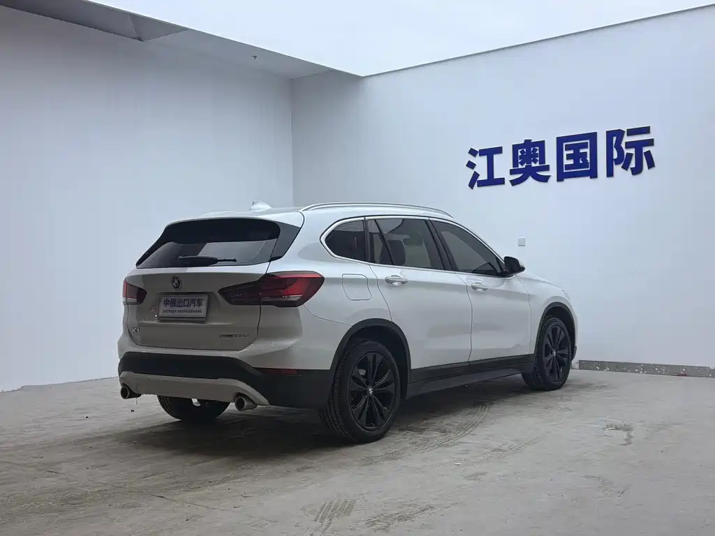BMW X1 — фото 18