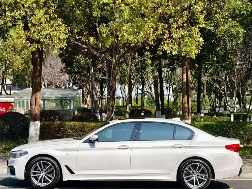BMW 5 Series — фото 3