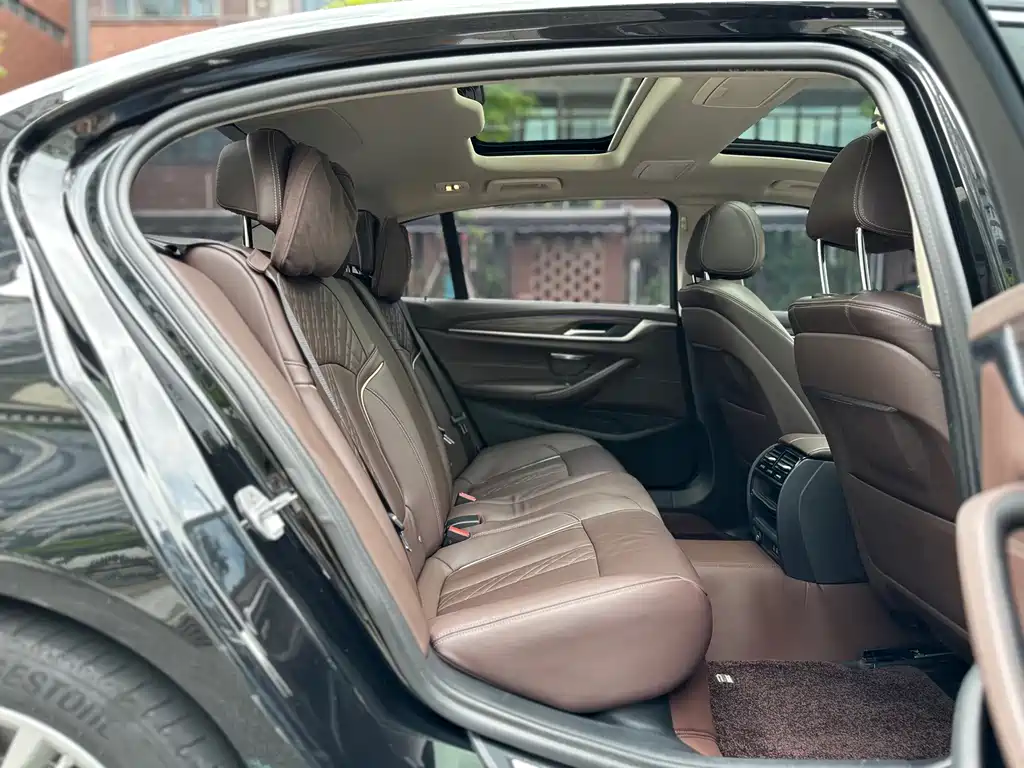 BMW 5 Series New Energy — фото 13