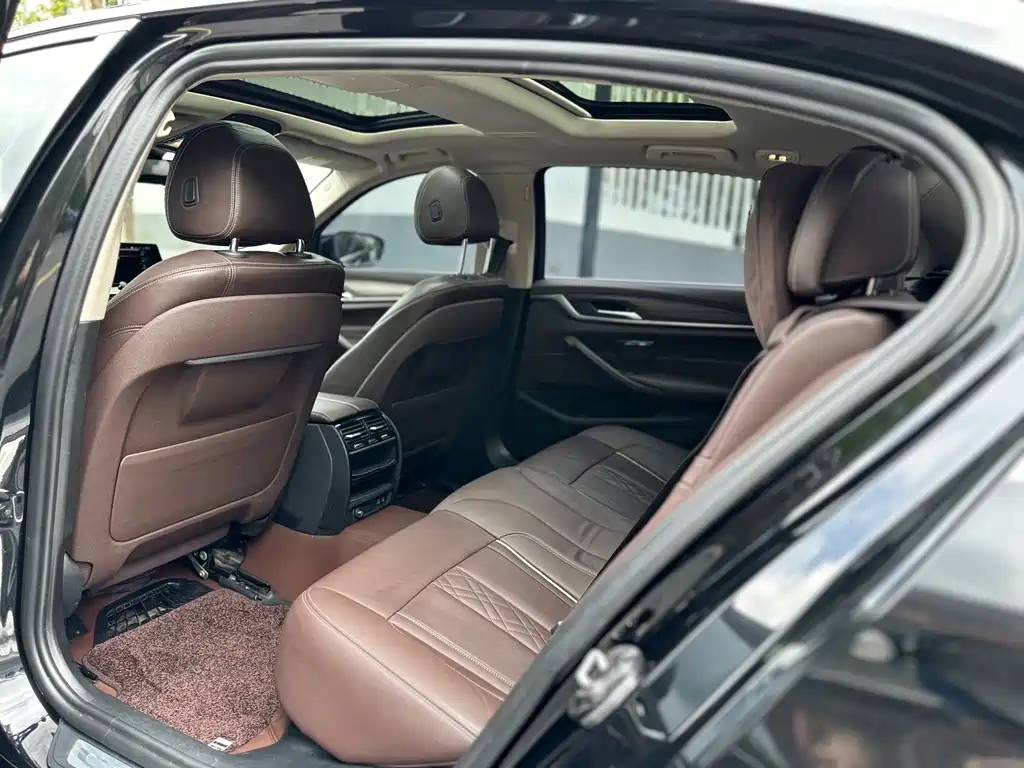 BMW 5 Series New Energy — фото 18