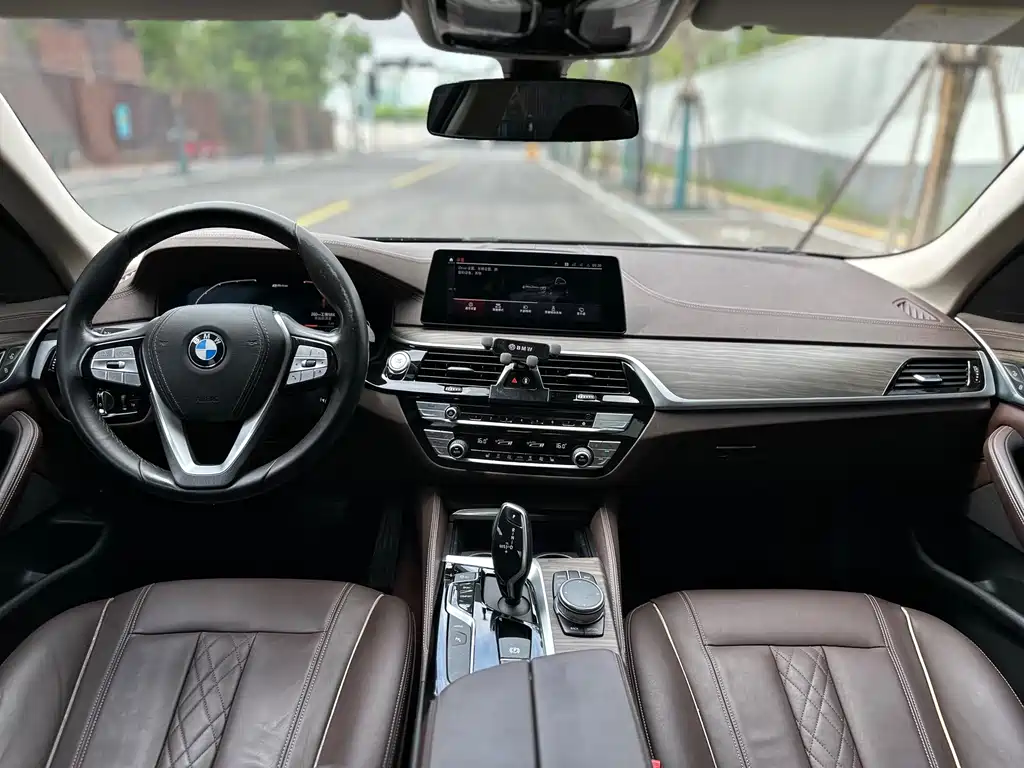 BMW 5 Series New Energy — фото 19