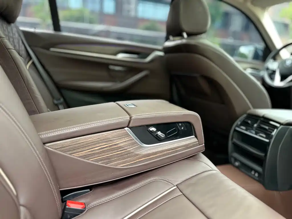 BMW 5 Series New Energy — фото 25