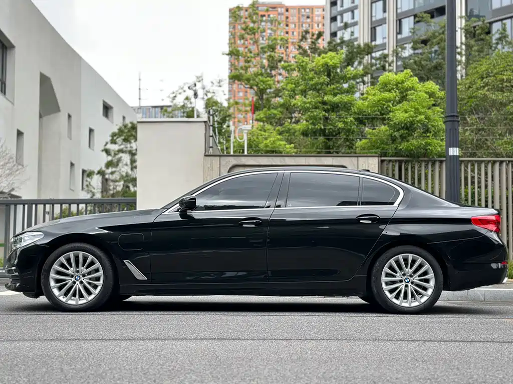 BMW 5 Series New Energy — фото 4