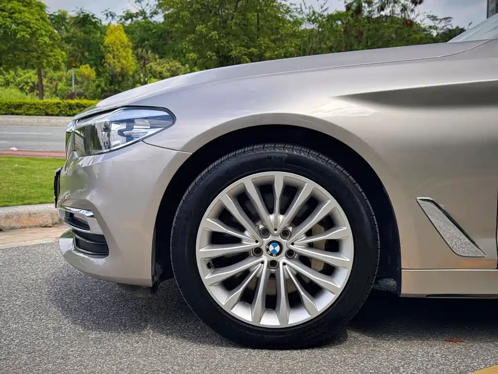 BMW 5 Series — фото 6