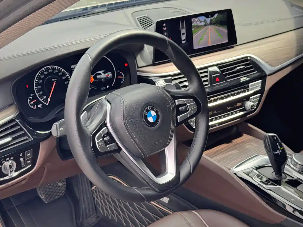 BMW 5 Series — фото 9