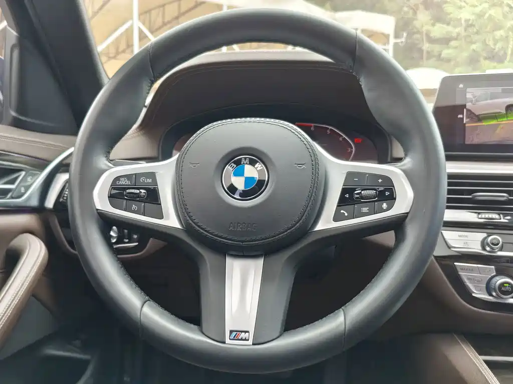 BMW 5 Series — фото 20
