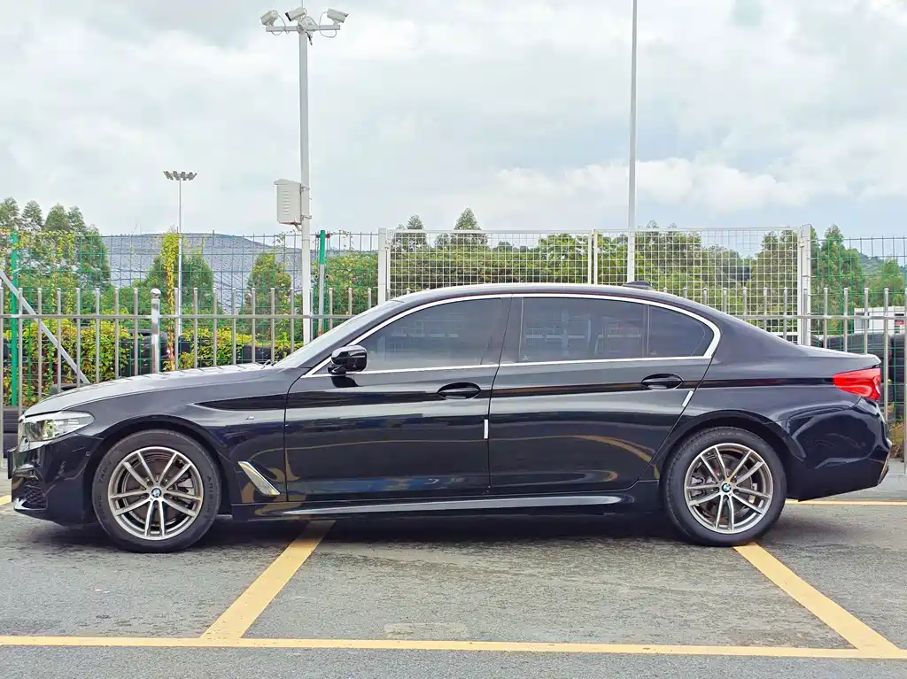 BMW 5 Series — фото 5