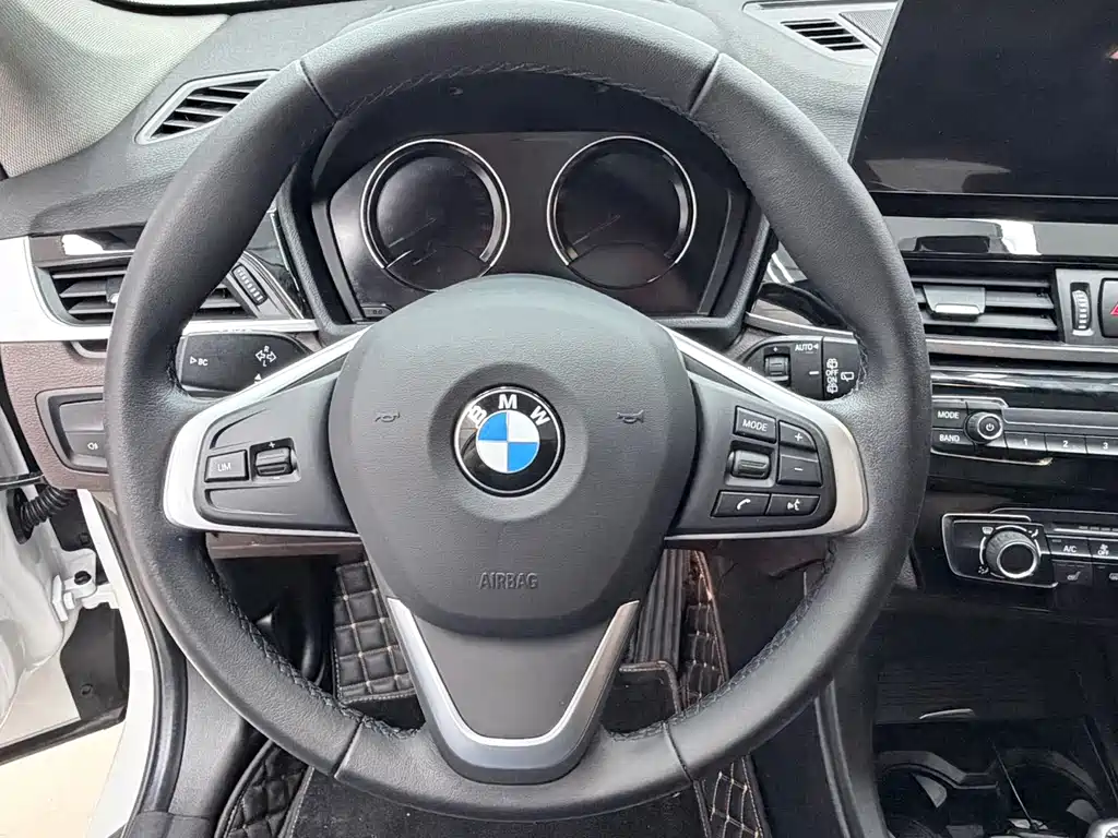 BMW X1 — фото 10