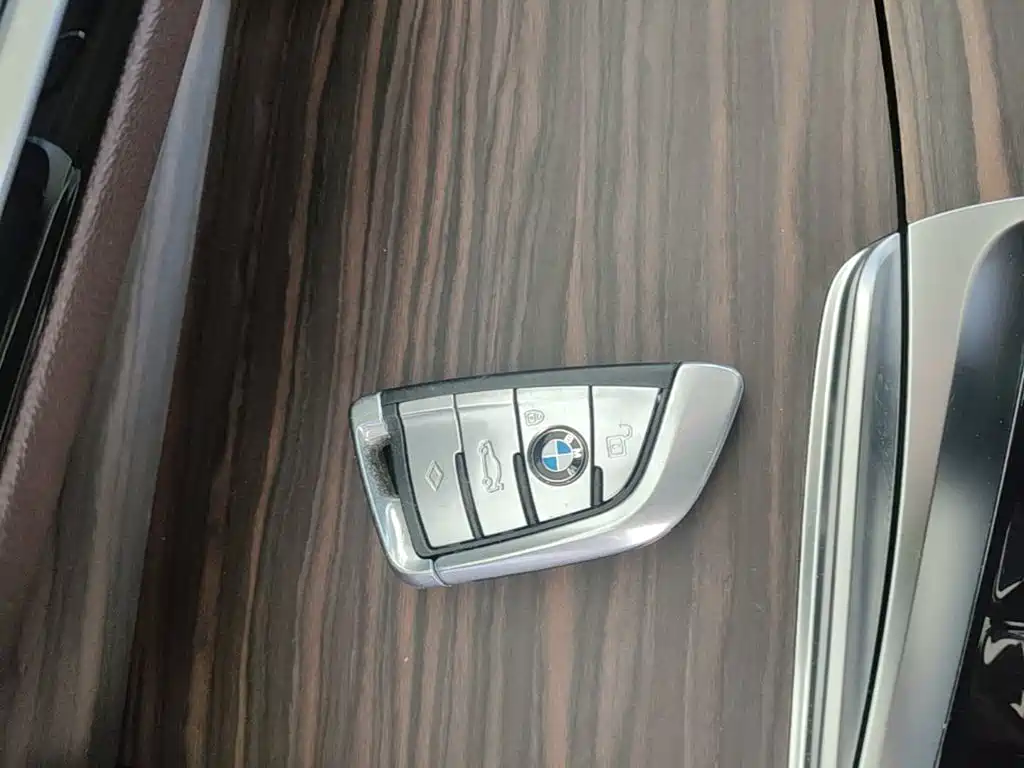 BMW 5 Series — фото 9