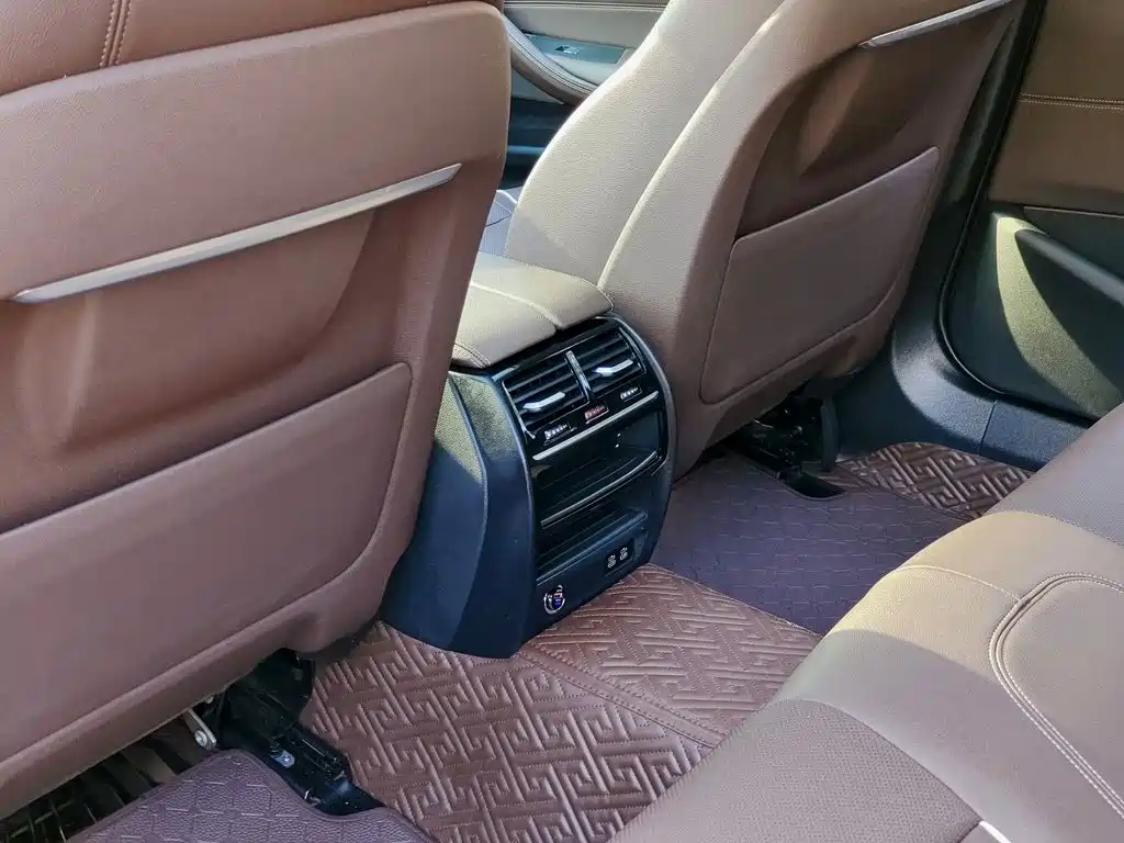 BMW 5 Series New Energy — фото 9