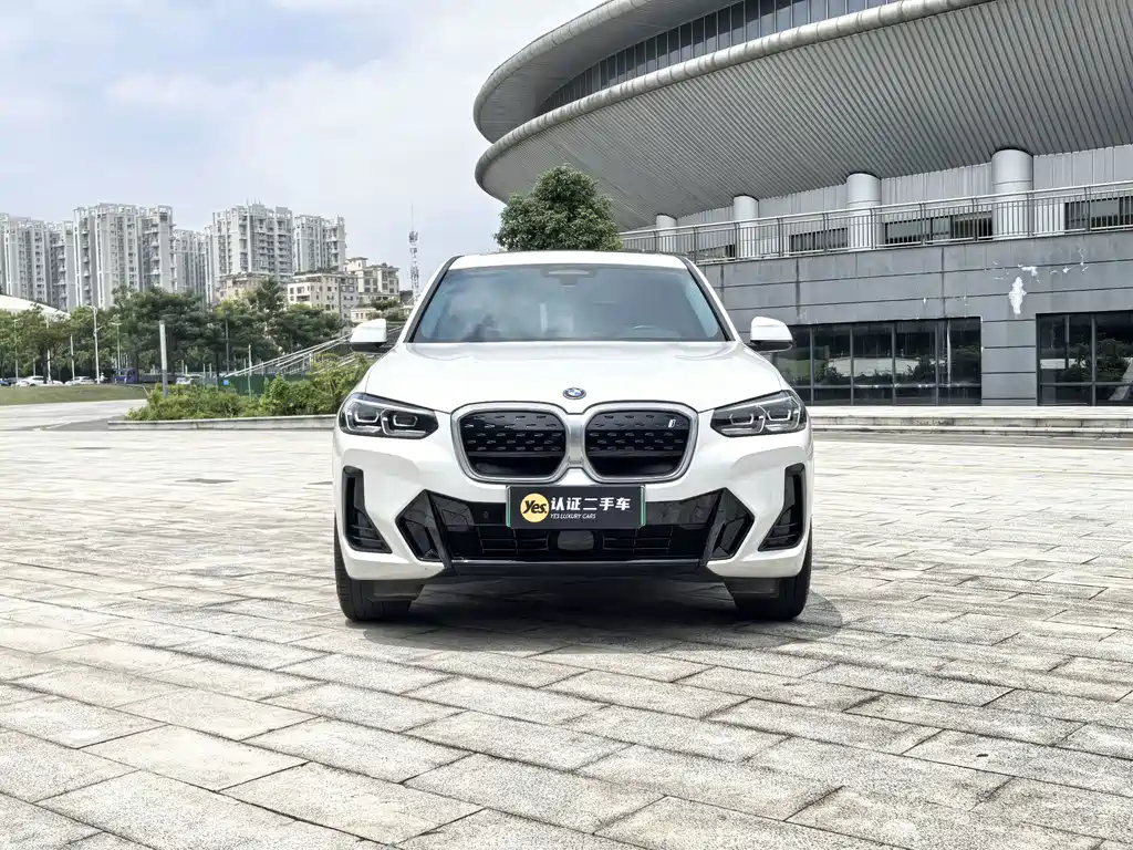 BMW iX3 — фото 2
