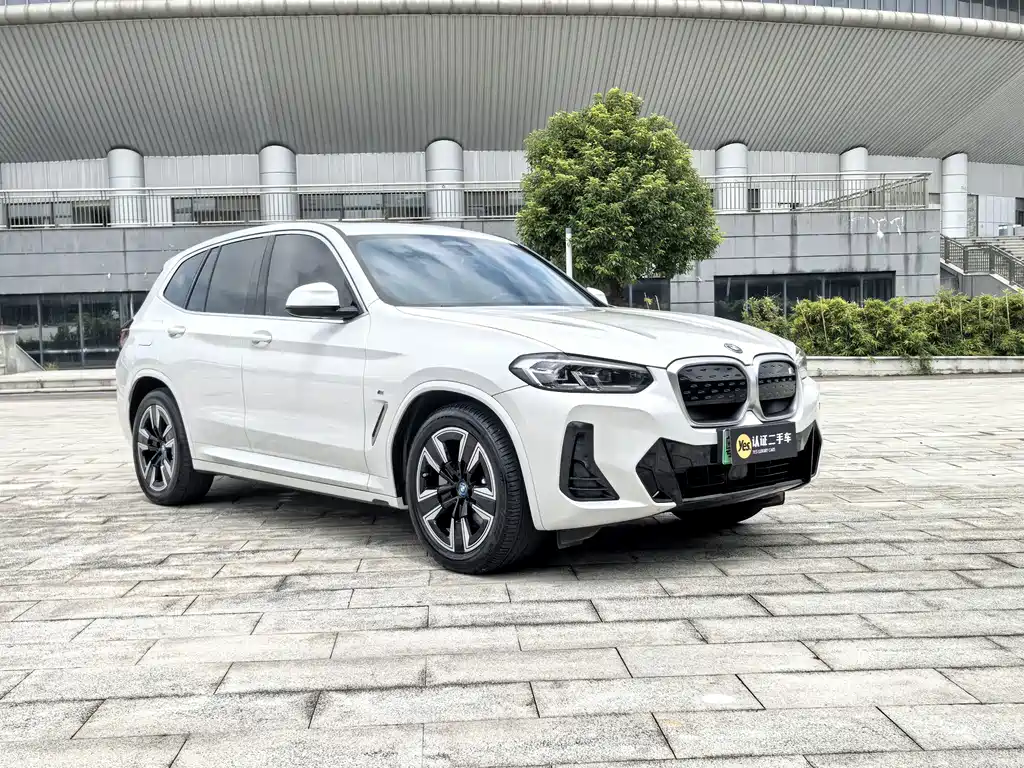 BMW iX3 — фото 3
