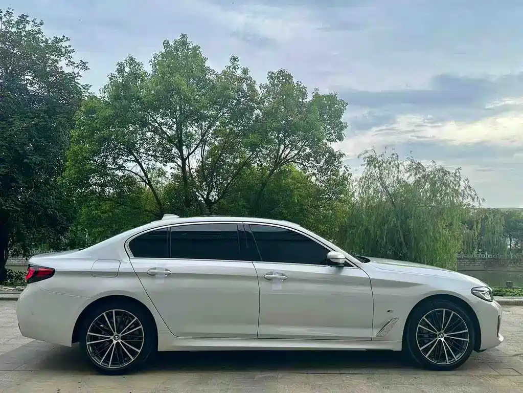 BMW 5 Series — фото 3